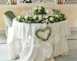 Tutto quello che vi serve per regalare un tocco di originalità e romanticismo ai vostri tavoli. Addobbo Floreale Per Tavolo Sposi Fiorista Roberto Di Guida