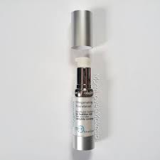 It's heavy coverage but breathable — you won't even remember you're wearing it. Mom Loves Makeup Oxygenetix Oxygenating Foundation Review Swatches