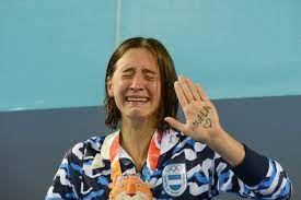 She participated in the 2017 fina world junior swimming championships where she won two gold me. The 17 Year Old Argentine Swimmer Delfina Pignatiello Wins The Silver Medal At The Youth Olympic Games In Buenos Aires And Dedicates It To Her Grandmother Who Died A Week Ago 9gag