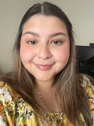 Hourglass mascara for a full face glow