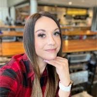 Erin Humphreys's Instagram, Twitter & Facebook