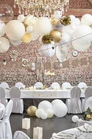 Je veux trouver de la décoration pour mon mariage ou aider les futurs mariés, je vais voir ici decoration de salle de mariage blanc et or. Deco Mariage Champetre Guirlande Fanion Jute Just Married Boules Papier Ivoire Deco Table Mariage Champetre Decoration Mariage Champetre Deco Mariage Blanc