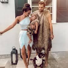 Flinstones Rencontrez Les Silex Pouvez Vous Croire Que Jake A Du Porter Une Rob Couple Halloween Costumes Family Halloween Costumes Couple Halloween
