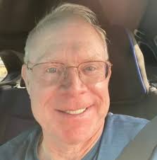 Can a lanyard be attached to a paddle handle?