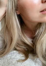 Das enthaltene vitamin c, auch ascorbinsäure genannt, ist hierfür verantwortlich. Go Blond Not Yellow Wie Wir Den Gelbstich Wieder Loswerden