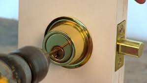 No skill ,no experience, no professional pick tools needed, just 2 bobby pins.we can unlock most deadbolt locks. How To Open A Deadbolted Door Without The Key Quora