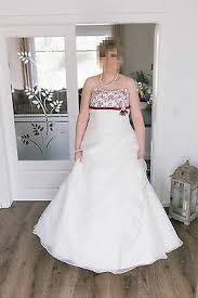 Brautkleid hochzeitskleid ballkleid gr.46 weiss glitzer perlen stickerei hinten zum schnüren kleid sollte einmal gereinigt werden, da paar gebrauchsspuren vorhanden. Traumhaftes Hochzeitskleid Von Ladybird Gr 46 Ivory Lila Stickerei Ebay