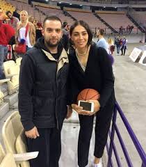 10 χρόνια γάμου συμπληρώνει το ζευγάρι! Xarmosyna Nea Gia Thn Oikogeneia Spanoylh Pempth Fora Egkyos H Olympia Xopsonidoy