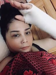 Lâu ngày gặp lại NSND Minh Hằng, NSND Hoàng Cúc liên tục hỏi: 'Làm đẹp thế  nào? Làm bao nhiêu tiền?'