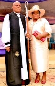 Another piccy of father raphael! Bishop Johnson Ekwe Revitalizes Aguleri Umueri War By Ikevune Anaekwe Odogwu Media S Blog