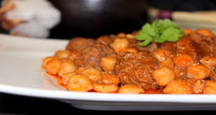Parfait pour un repas en famille ou entre amis! Couscous Royal Algerien