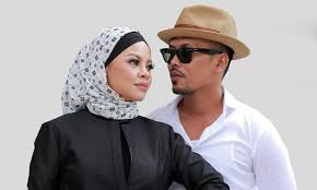 Menurut laporan awani, kandungan siti sarah yang kini berusia tujuh bulan juga stabil. Selepas 9 Tahun Siti Sarah Kembali Bergabung Dengan Shuib