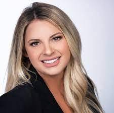 Amanda Perrin's Instagram, Twitter & Facebook