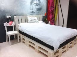 Betten kaufen ➜ lieferung & aufbauservice ✓ 120x200 ✓ 140x200 ✓ 180x200 ✓ boxspringbett & massivholz ✓ jetzt bett kaufen! 71 Schon Paletten Bett 120x200 Pallet Furniture Bedroom Furniture Pallet Projects Furniture