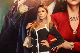 Baukó Éva a csodás melleivel teszi meghitté a karácsonyt