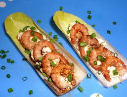 6 endives dont une pour la décoration des assiettes 1 cuillère à soupe d'huile d'olives 125 g de farine. Recette Barquettes D Endive Aux Crevettes Grises