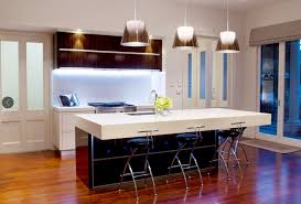 Las luces de led se pueden integrar en la parte inferior de los armarios, iluminando así la zona del suelo de la cocina. Luz Led 100 Interiores Con Diseno Espectacular