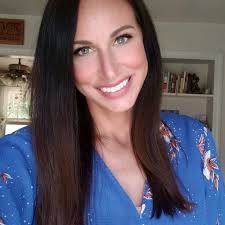 Lori Comstock's Instagram, Twitter & Facebook