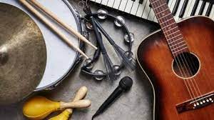 Secara umum, musik dikelompokkan menurut kegunaannya, yang dapat dikelompokkan dalam tiga ranah besar, yaitu musik seni, musik populer, dan musik tradisional. Pengertian Musik Kontemporer
