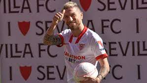 Con el debut de alejandro papu gómez y el aporte goleador de lucas ocampos, sevilla le ganó como visitante a almeria por 1 a 0 y pasó a las semifinales de la copa del rey de fútbol. La Primera Entrevista Del Papu En Sevilla Sevilla Fc