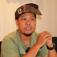 Ada yang kenal sama orang ini??? Kayaknya pengin jadi artis ya... Langsung  aja kita colek Divisi Humas Mabes Polri Divisi Humas Polri Divisi Cyber  Crime Mabes Polri Mari viralkan bantu percepat jadi