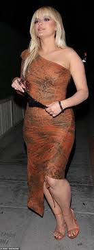 She created a band during her adolescence with two of her friends. Freedomroo Bebe Rexha Highlights Her Incredible Curves In Sizzling Snakeskin Dress For Night On The Town Australiannewsreview