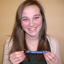 Sandburg senior helps teens battling cancer