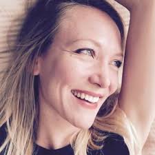 Marie Vogel (@mariehappypants)