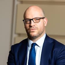 Bellezza creativa”, Fontana inaugura la mostra di Gigino Falconi