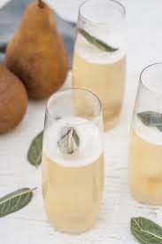 Poire Gingembre Cocktails Champagne Dishing Up The Dirt Hello Blogzine Cocktails Champagne Recettes De Cocktails Cocktails D Hiver