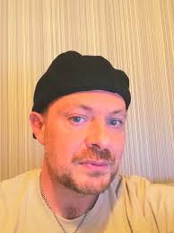 Hi! everyone knows me as Tony, 45 years young and what a ride so far, I  live in Mansfield Nottinghamshire but I was was born in Ireland and brought  up in Gran