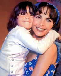 ⚡️ En Diciembre del 2000, a unos días de Navidad, Televisa transmitía a las  4 PM una mini telenovela infantil llamada 'Rayito de Luz', producida por  Rosy Ocampo, interrumpiendo temporalmente las transmisiones