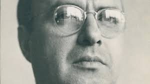 Isaac Guzmán Valdivia: biografía de este experto en Administración