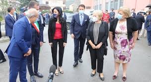 No di azzolina e conte. Conte E Azzolina Nella Scuola Di Caserta Si Alla Proroga Dello Stato D Emergenza Il Mattino It