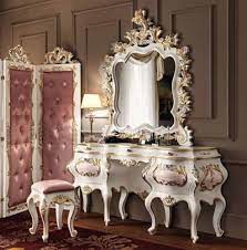 Vintage Baroque Furnishings Paravento E Mobile Da Toeletta Con Specchio In Stile Barocco Vi Arredamento Barocco Arredamento Di Lusso Camere Da Letto Di Lusso