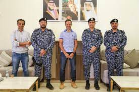 ضبطت القوات الخاصة للأمن البيئي سبعة مخالفين لنظام البيئة لقيامهم بنقل الرمال وتجريف التربة دون تصريح في محافظتي جدة والطائف. O Xrhsths Ø´Ø±ÙƒØ© Ø§Ù„Ø¨Ø­Ø± Ø§Ù„Ø£Ø­Ù…Ø± Ù„Ù„ØªØ·ÙˆÙŠØ± Sto Twitter Ø®Ø§Ù„Øµ Ø§Ù„Ø´ÙƒØ± ÙˆØ§Ù„ØªÙ‚Ø¯ÙŠØ± Ù„Ù‚Ø§Ø¦Ø¯ Ø§Ù„Ù‚ÙˆØ§Øª Ø§Ù„Ø®Ø§ØµØ© Ù„Ù„Ø£Ù…Ù† ÙˆØ§Ù„Ø­Ù…Ø§ÙŠØ© Ø§Ù„Ø¹Ù…ÙŠØ¯ ØµØ§Ù„Ø­ Ø§Ù„Ø³ÙˆÙŠØ¯Ø§Ù† Ùˆ Ù‚Ø§Ø¦Ø¯ Ø§Ù„Ù‚ÙˆØ© Ø§Ù„Ø®Ø§ØµØ© Ù„Ù„Ø£Ù…Ù† ÙˆØ§Ù„Ø­Ù…Ø§ÙŠØ© Ø¨Ù…Ø´Ø±ÙˆØ¹ Ø§Ù„Ø¨Ø­Ø± Ø§Ù„Ø£Ø­Ù…Ø± Ø§Ù„Ø¹Ù…ÙŠØ¯ Ù…Ù†ØµÙˆØ± Ø§Ù„ÙØ§ÙŠØ² ÙˆØ¬Ù…ÙŠØ¹