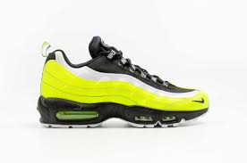 La chaussure nike air max 95 est dotée de l'amorti léger qui a fait la renommée du modèle original. Black Yellow Air Max 95 Shop Clothing Shoes Online
