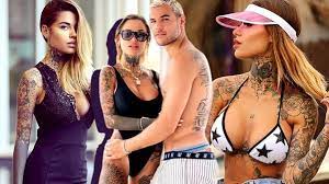 Real madrid's new player theo hernandez with his girlfriend adriana pozueco during his official presentation. Sportmob Top Facts About Zoe Cristofoli Theo Hernandez S Stunning Girlfriend