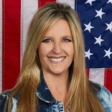 Lana Stephens's Instagram, Twitter & Facebook