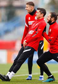 Lewandowski favourite for a golden boot without laliga santander suitors. Robert Lewandowski Trains In Next Gen Puma Future Soccerbible