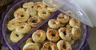 طريقة عمل كعك العيد بالتمر بالصور من ام احمد4 Recipe Middle Eastern Desserts Food Food And Drink