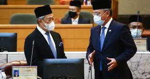Dewan pemuda pas negeri johor (dppnj) melahirkan rasa kesal dengan tindakan individu yang dikesan menyamar menggunakan nama tengku mahkota khairul faizi bin ahmad kamil. Pm Hadir Sidang Dun Johor