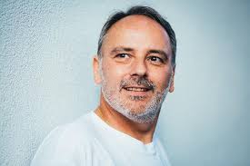 Amazon.com: Fast menschlich: SF-Geschichten (German Edition) eBook : Engel,  Renée, Fiedler, Denise, François, Luc, Junghanns, Stefan, Geiger,  Sebastian, Jurasek, Christine, Freyer, Julia, Krappmann, Simon, Lammers,  Stefan, Lammers, Stephanie ...