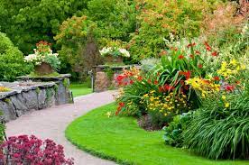 Small Curvaceous Lawn And Magnificent Garden Small Lawn Mower Garden Landscape Design Backyard Landscaping Lawn And Garden