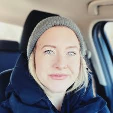 Hilary Foster's Instagram, Twitter & Facebook