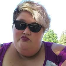 Leslie Patchin's Instagram, Twitter & Facebook