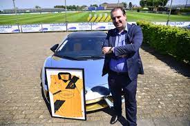 Het was heel even stil rondom de iraanse miljonair salar azimi en zijn plannen om roda jc over te nemen, maar donderdag heeft hij zich weer gemeld. Selfmade Multimiljonair Salar Azimi Kwam Geld Brengen Bij Nac Trouwe Achterban Krijgt Extra Bier En Champagne Nac Bndestem Nl