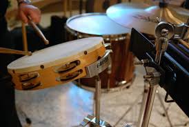 Dan orang yang memainkannya disebut dengan istilah drummer. 12 Contoh Alat Musik Ritmis Beserta Penjelasannya Terlengkap