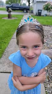 Made hair glitter for my 3 yr olds birthday party! Just wish it wouldn't  flake off through out the day. Any tips??