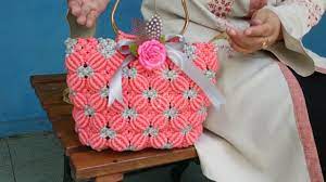 Anda harus ekstra sabar ketika membuat tas tali kur motif bunga ini. Cara Membuat Tas Tali Kur Motif Jagung Jadi Kerajinan Cantik